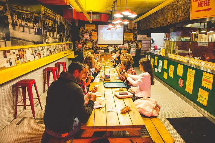 Food Tour in East Village in French